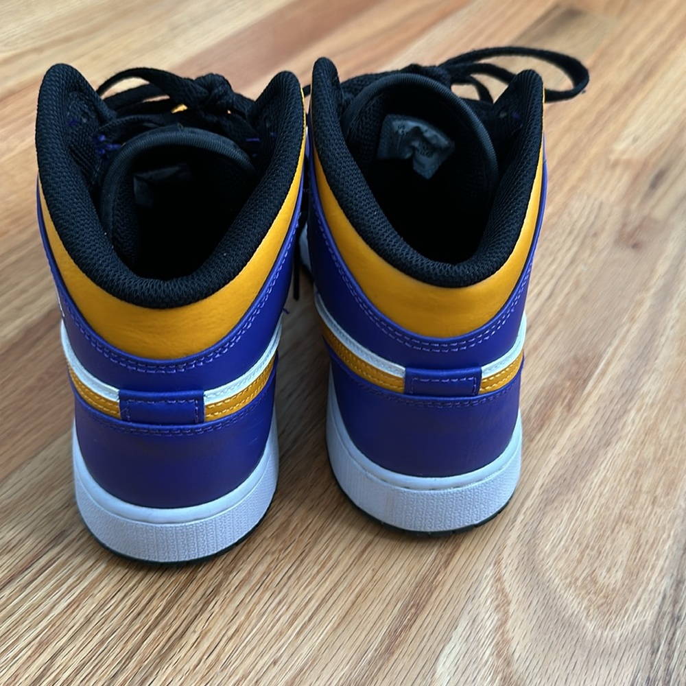EUC Air Jordan 1 Mid - Lakers colors - Picture 3 of 10